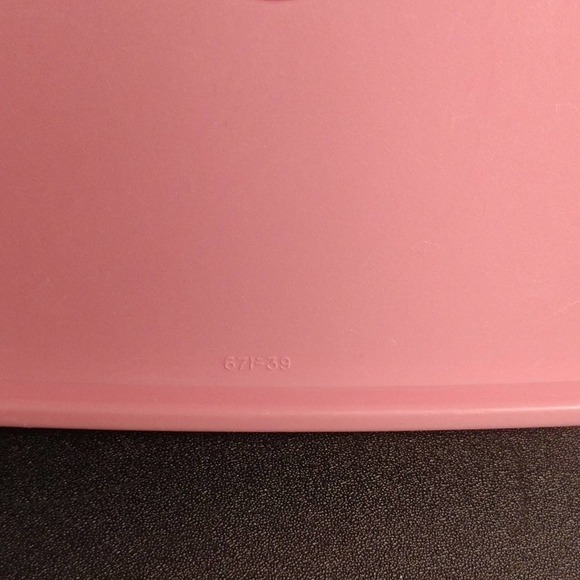 Tupperware sandwich keeper w/ lid and Refrigerator bowls X2 w/lids (B8) - Picture 3 of 16